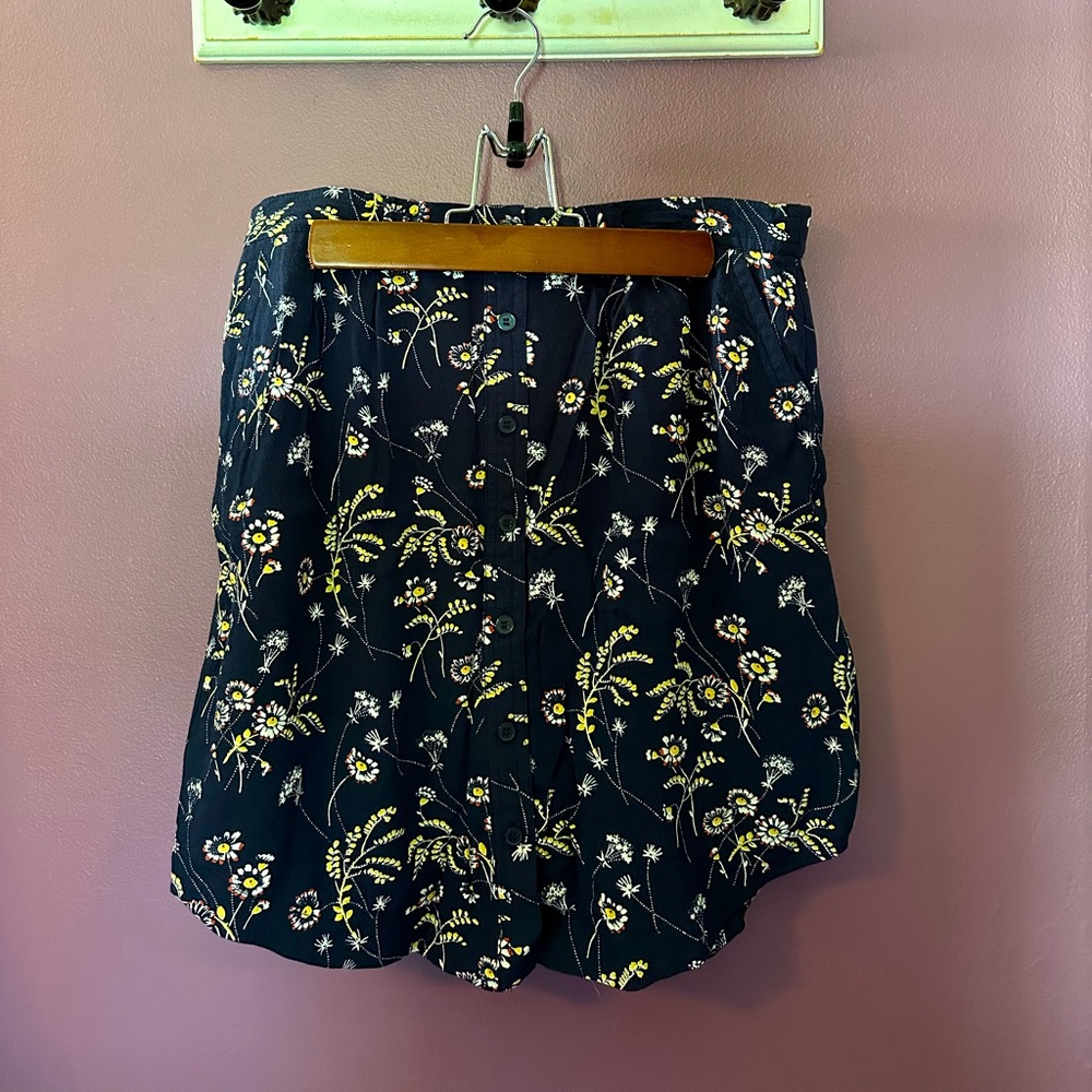 Loft elastic waist skirt with button details